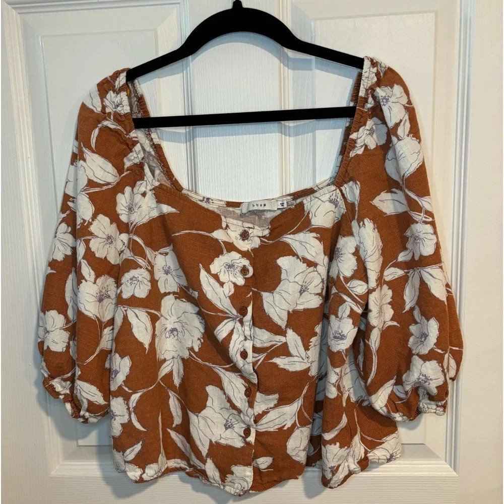 Lush floral linen blend top size L